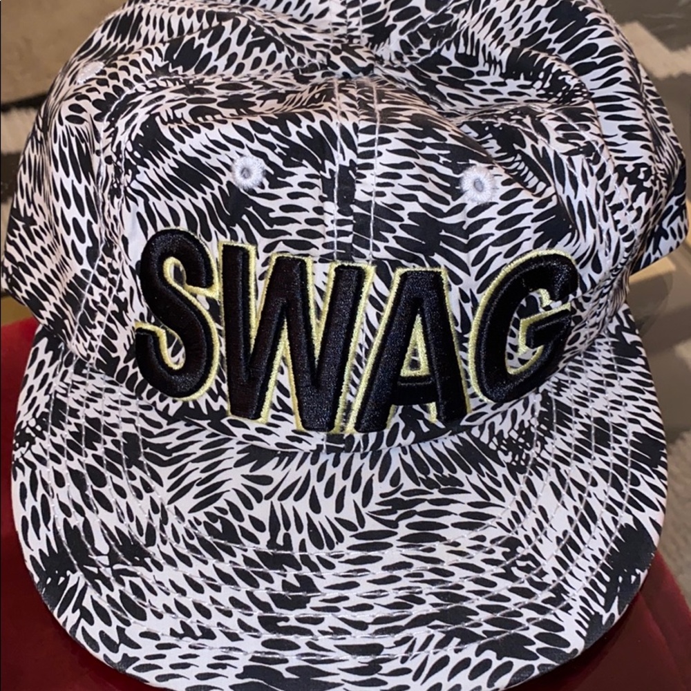 Snap back hat